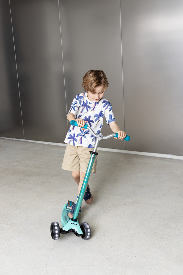 Micro Maxi Deluxe Pro – Trottinette 3 Roues Larges – Guidon Chopper – Équilibre – 5 à 12 Ans – Pliable
