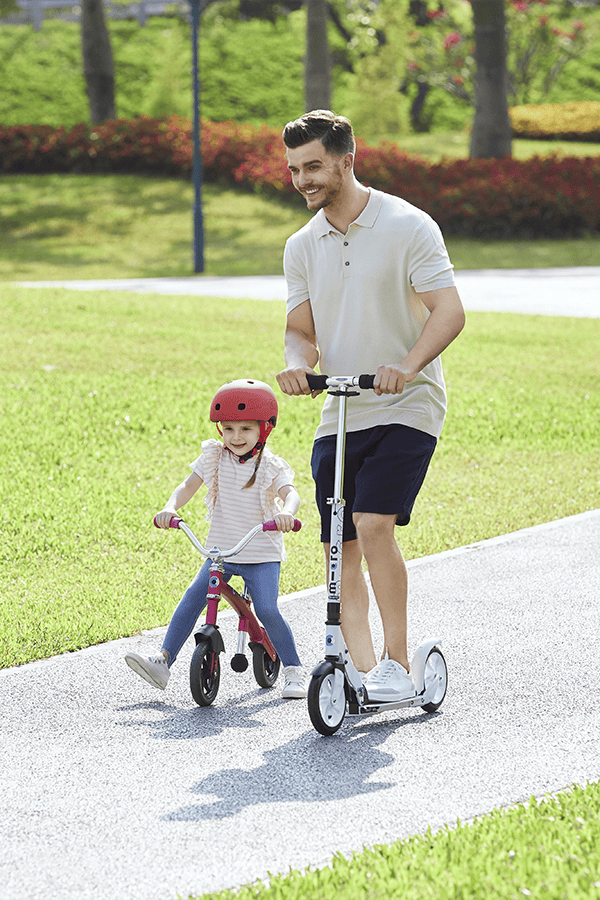 Trottinette Adulte Micro Classic – 2 Grandes Roues 200 Mm, Pliable, Guidon Ajustable 67-95 Cm, Poids 4,9 Kg